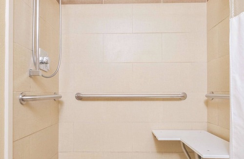 St. Johns Hotel | Explore La Quinta Inn by Wyndham Austin North's Great Amenities