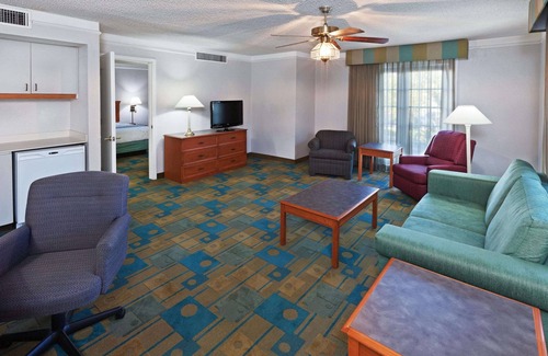 Parker Lane Hotel | Charming La Quinta Inn by Wyndham Austin with Pool & Pets
