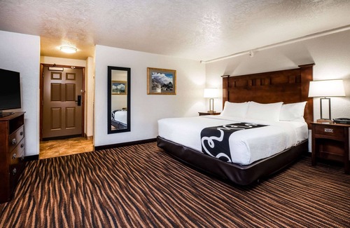 Old Farm District Hotel | Pet-Friendly Getaway at La Quinta Inn by Wyndham Bend
