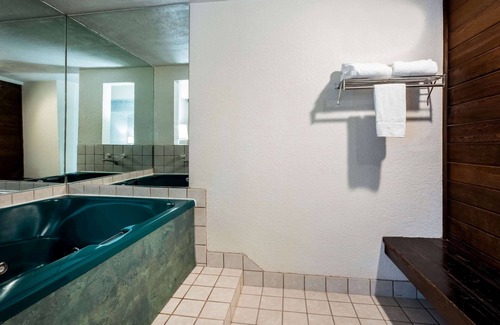 Old Farm District Hotel | Pet-Friendly Getaway at La Quinta Inn by Wyndham Bend