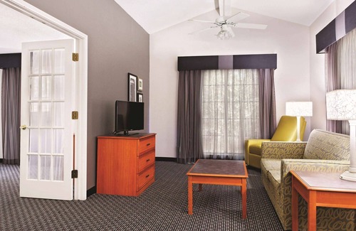 Champaign Hotel | Pet-Friendly Stay at La Quinta Inn by Wyndham Champaign