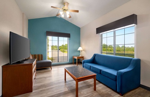 Reynoldsburg Hotel | Comfortable Stay at La Quinta Inn Columbus Airport Area