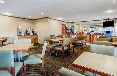Southgate Hotel | Welcoming La Quinta Inn by Wyndham Detroit Southgate