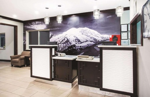 Lacey Hotel | Pet-Friendly Retreat at La Quinta Inn by Wyndham Olympia