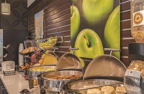 Lacey Hotel | Pet-Friendly Retreat at La Quinta Inn by Wyndham Olympia