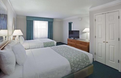 North Central Omaha Hotel | Budget-Friendly La Quinta Inn Omaha West with Pool & Breakfast