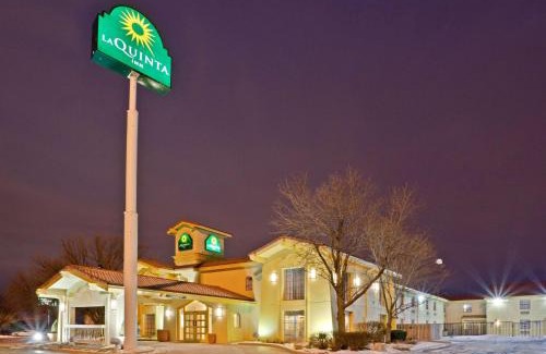 North Central Omaha Hotel | Budget-Friendly La Quinta Inn Omaha West with Pool & Breakfast