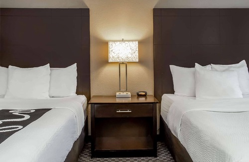 Oshkosh Hotel | Pet-Friendly Comfort at La Quinta Inn by Wyndham Oshkosh