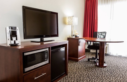 Clearwater Hotel | Pet-Friendly Retreat at La Quinta Inn Clearwater Central