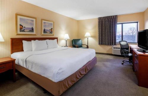 Southgate Hotel | Comfortable Stay at La Quinta Inn Southgate with Great Amenities