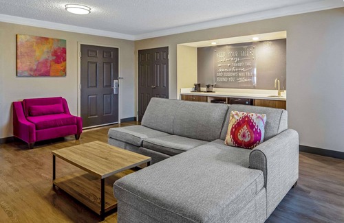 Downtown Hotel | Convenient La Quinta Inn & Suites Near San Francisco Airport