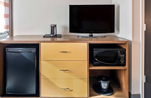 Downtown Hotel | Convenient La Quinta Inn & Suites Near San Francisco Airport