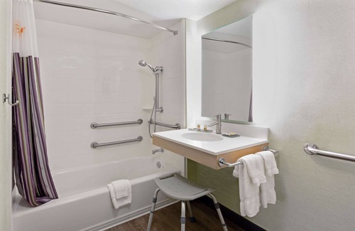 Downtown Hotel | Convenient La Quinta Inn & Suites Near San Francisco Airport