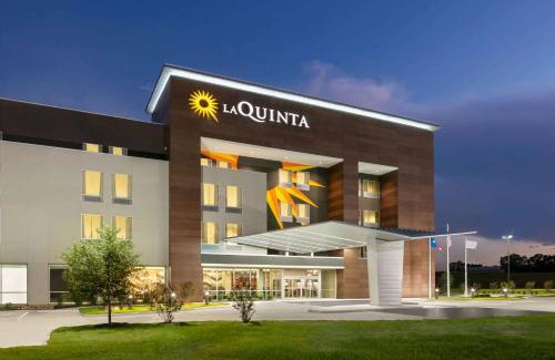 College Station Hotel | La Quinta Inn & Suites by Wyndham College Station North