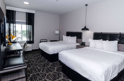 South Side Hotel | Discover La Quinta Inn & Suites: Pet Friendly with Pool