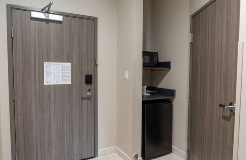 South Side Hotel | Discover La Quinta Inn & Suites: Pet Friendly with Pool