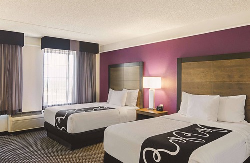 Greenwood Village Hotel | Explore La Quinta Inn & Suites: Pet Friendly & Pool Access