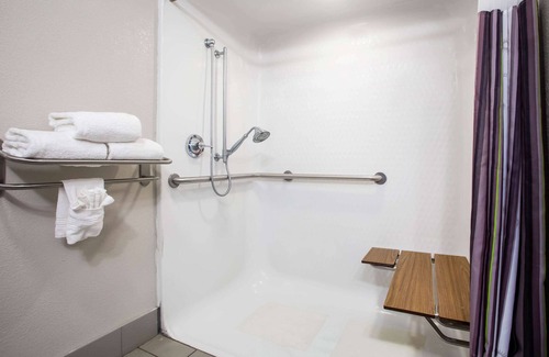 Mitchell Hotel | Comfortable Stay at La Quinta Inn & Suites Pontoon Beach