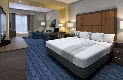 Round Rock Hotel | Pet-Friendly La Quinta Inn & Suites Near Kalahari, 9.4 Rating