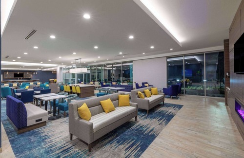 Round Rock Hotel | Pet-Friendly La Quinta Inn & Suites Near Kalahari, 9.4 Rating