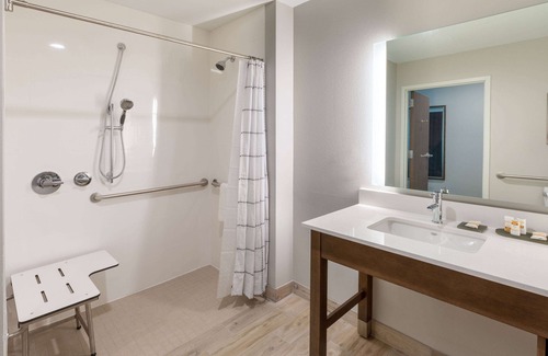 Round Rock Hotel | Pet-Friendly La Quinta Inn & Suites Near Kalahari, 9.4 Rating