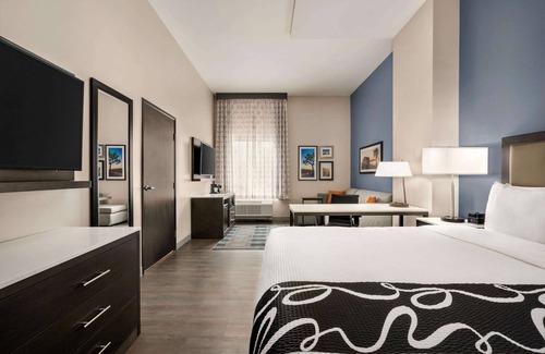 San Bernardino Hotel | Relaxing Retreat at La Quinta Inn & Suites San Bernardino