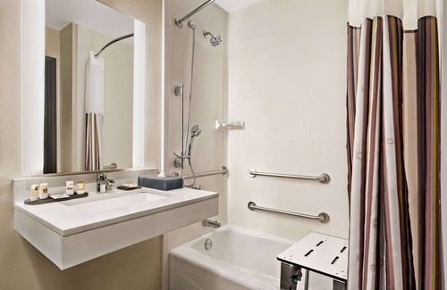 San Bernardino Hotel | Relaxing Retreat at La Quinta Inn & Suites San Bernardino