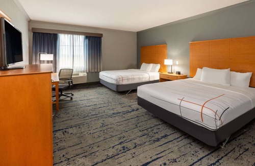 Bridgeport Hotel | Discover Pet-Friendly Comfort at La Quinta Inn & Suites