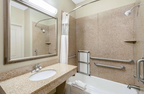 Broussard Hotel | Discover La Quinta Inn & Suites: Pet-Friendly Retreat