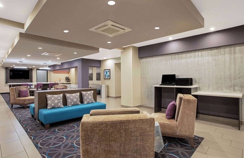 Fayetteville Hotel | Comfortable Stay at La Quinta Inn & Suites Fayetteville