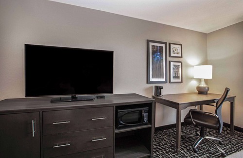 Fayetteville Hotel | Comfortable Stay at La Quinta Inn & Suites Fayetteville