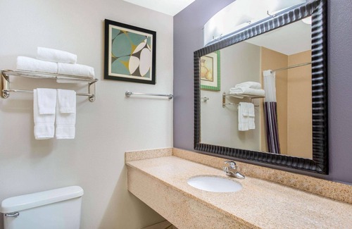 Fultondale Hotel | Pet-Friendly La Quinta Inn & Suites in Fultondale, AL