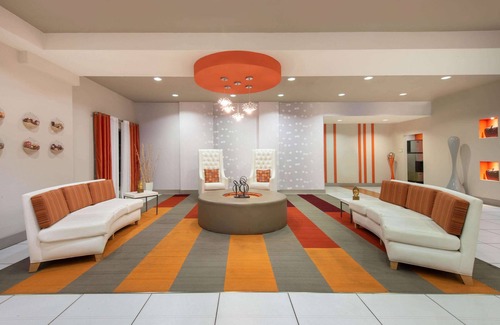 Harrisburg Hotel | Discover La Quinta Inn & Suites: Pet-Friendly Comfort