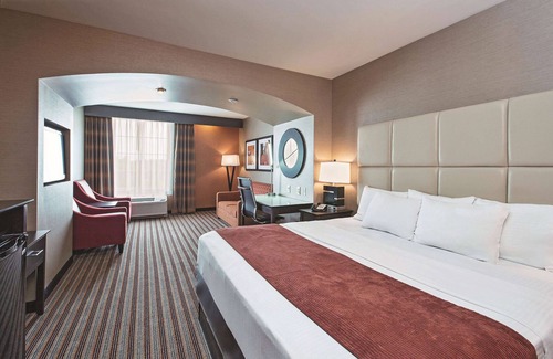 Harrisburg Hotel | Discover La Quinta Inn & Suites: Pet-Friendly Comfort