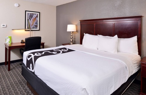 Indianapolis Hotel | Pet-Friendly La Quinta Inn & Suites in Indianapolis South