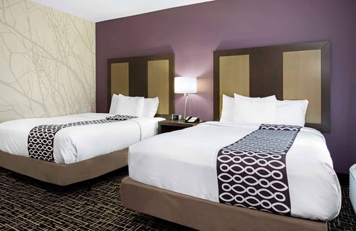 Westlake Hotel | Pet-Friendly Getaway at La Quinta Inn & Suites Lake Charles