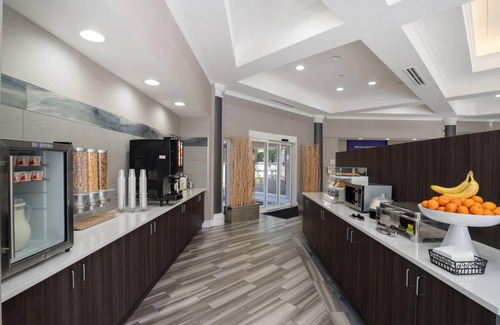 Hoover Hotel | Inviting La Quinta Inn & Suites: Pet-Friendly Stay in Hoover