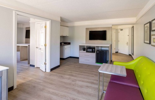 Hoover Hotel | Inviting La Quinta Inn & Suites: Pet-Friendly Stay in Hoover