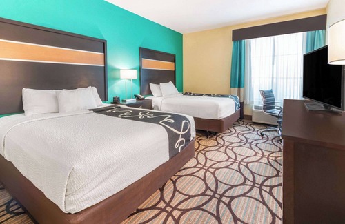 Carlsbad Hotel | Comfortable Stay at La Quinta Inn & Suites in Carlsbad