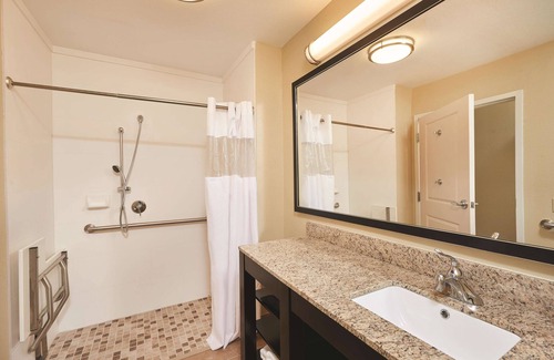 Carlsbad Hotel | Comfortable Stay at La Quinta Inn & Suites in Carlsbad