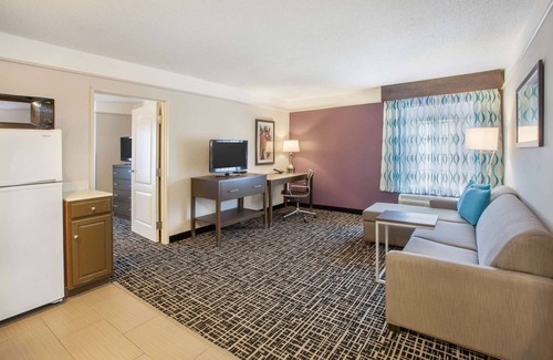 Florence Hotel | Pet-Friendly Retreat at La Quinta Inn & Suites Cincinnati