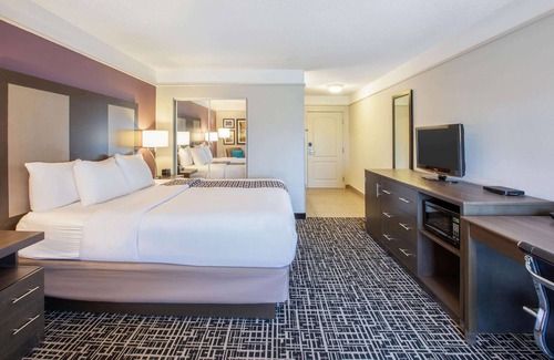 Florence Hotel | Pet-Friendly Retreat at La Quinta Inn & Suites Cincinnati