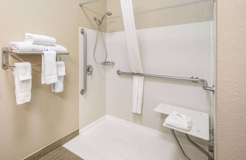 Glendive Hotel | Top-Rated La Quinta Inn & Suites in Glendive – Pet Friendly!