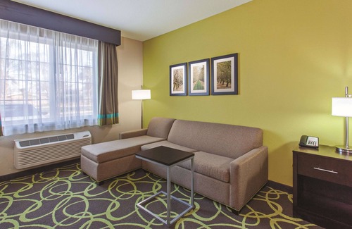 Los Banos Hotel | Pet-Friendly Getaway at La Quinta Inn & Suites Los Banos