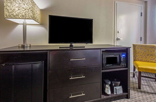 Miami Lakes Hotel | Pet-Friendly Retreat at La Quinta Inn & Suites Miami Lakes