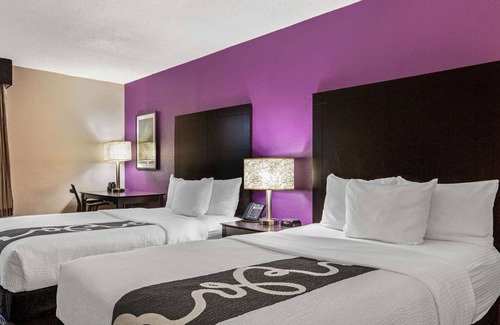 Miami Lakes Hotel | Pet-Friendly Retreat at La Quinta Inn & Suites Miami Lakes
