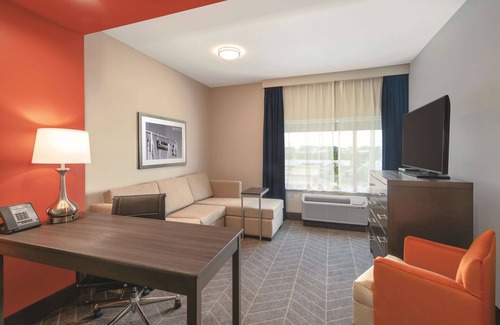 Opelika Hotel | Comfortable Stay at La Quinta Inn & Suites Opelika Auburn
