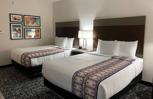 Red Oak Hotel | Pet-Friendly Retreat at La Quinta Inn & Suites in Red Oak