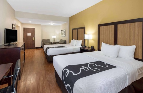 LaGrange Hotel | Pet-Friendly Comfort at La Quinta Inn & Suites LaGrange