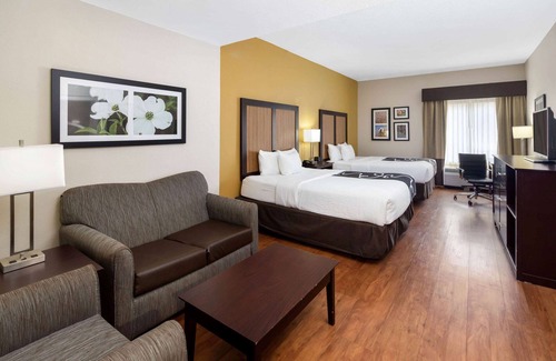LaGrange Hotel | Pet-Friendly Comfort at La Quinta Inn & Suites LaGrange